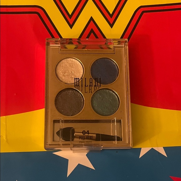 Milani Bold Blue and Green Eyeshadow Palette - Picture 4 of 10